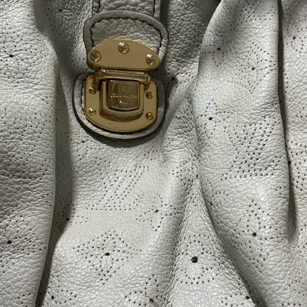 Louis Vuitton Mahina hobo Creamy mint colored Shoulder Bag - Picture 6 of 16